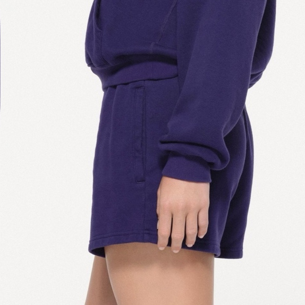 SKIMS | Cotton Fleece Classic Short | S | Concord Purple/ Navy - Picture 3 of 9